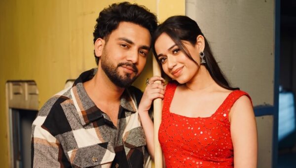 Jannat Zubair and Elvish Yadav in Tere Dil Mei video looking cute